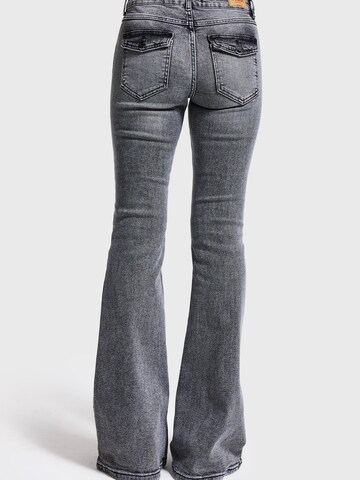 IT'S BASIC Flared Jeans 'OLIVIA MID RISE FLARE' in Grijs