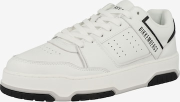 BIKKEMBERGS - Sapatilhas baixas 'B4SK3T' em branco: frente