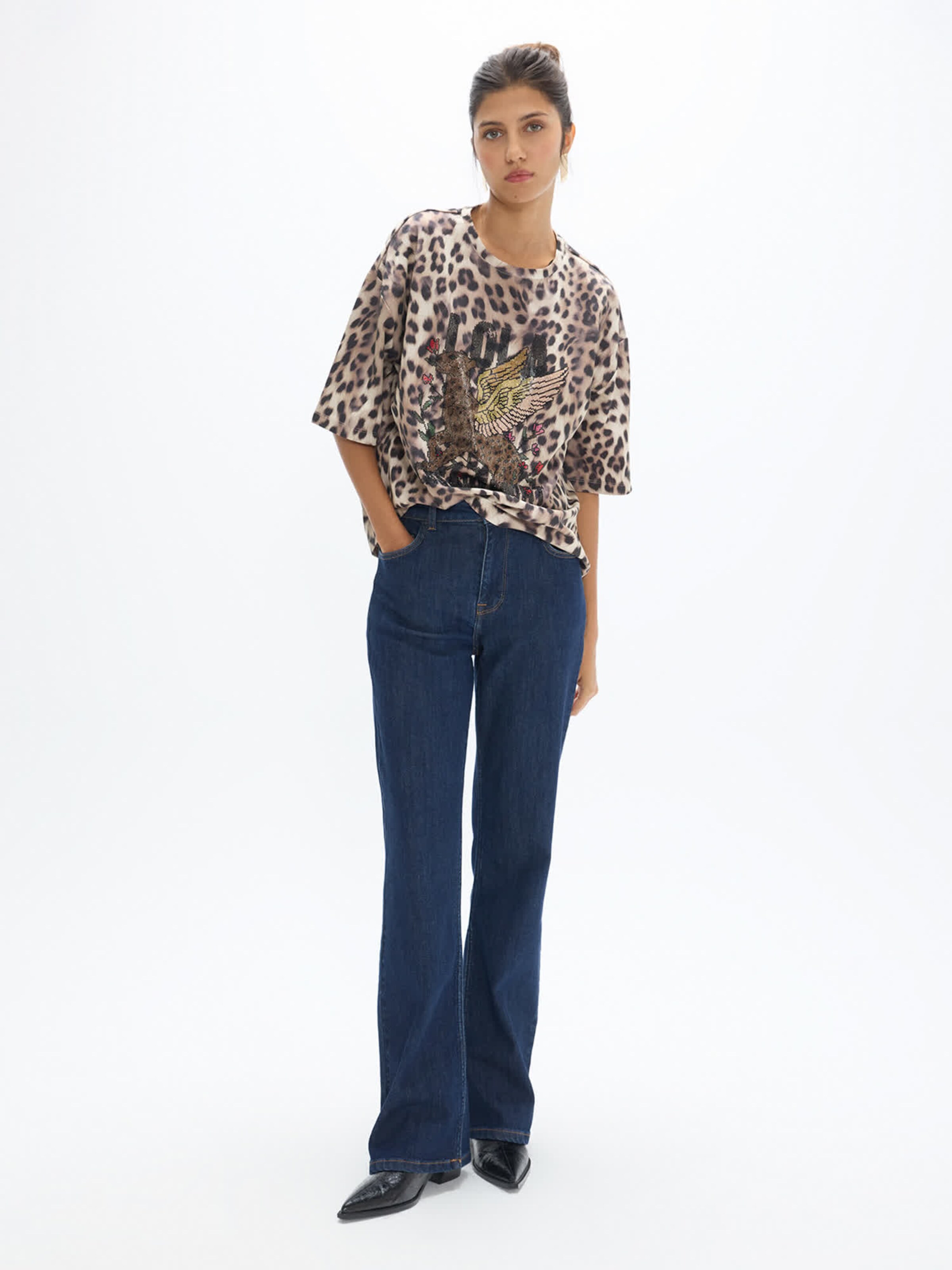 Lola Casademunt - Camiseta en marrón: frente