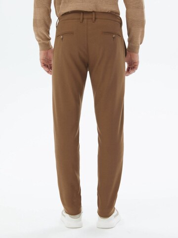 KİP Slimfit Chino in Bruin