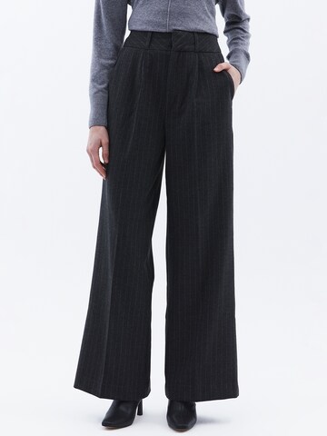 Wide Leg Pantalon à pince OXXO en noir : devant