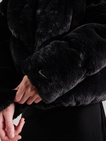 Nike Sportswear Winterjas in Zwart