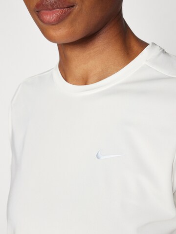 NIKE Функциональная футболка 'SWIFT' в Белый