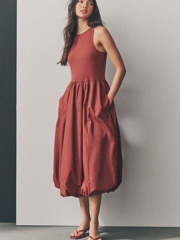 Robe Next en marron