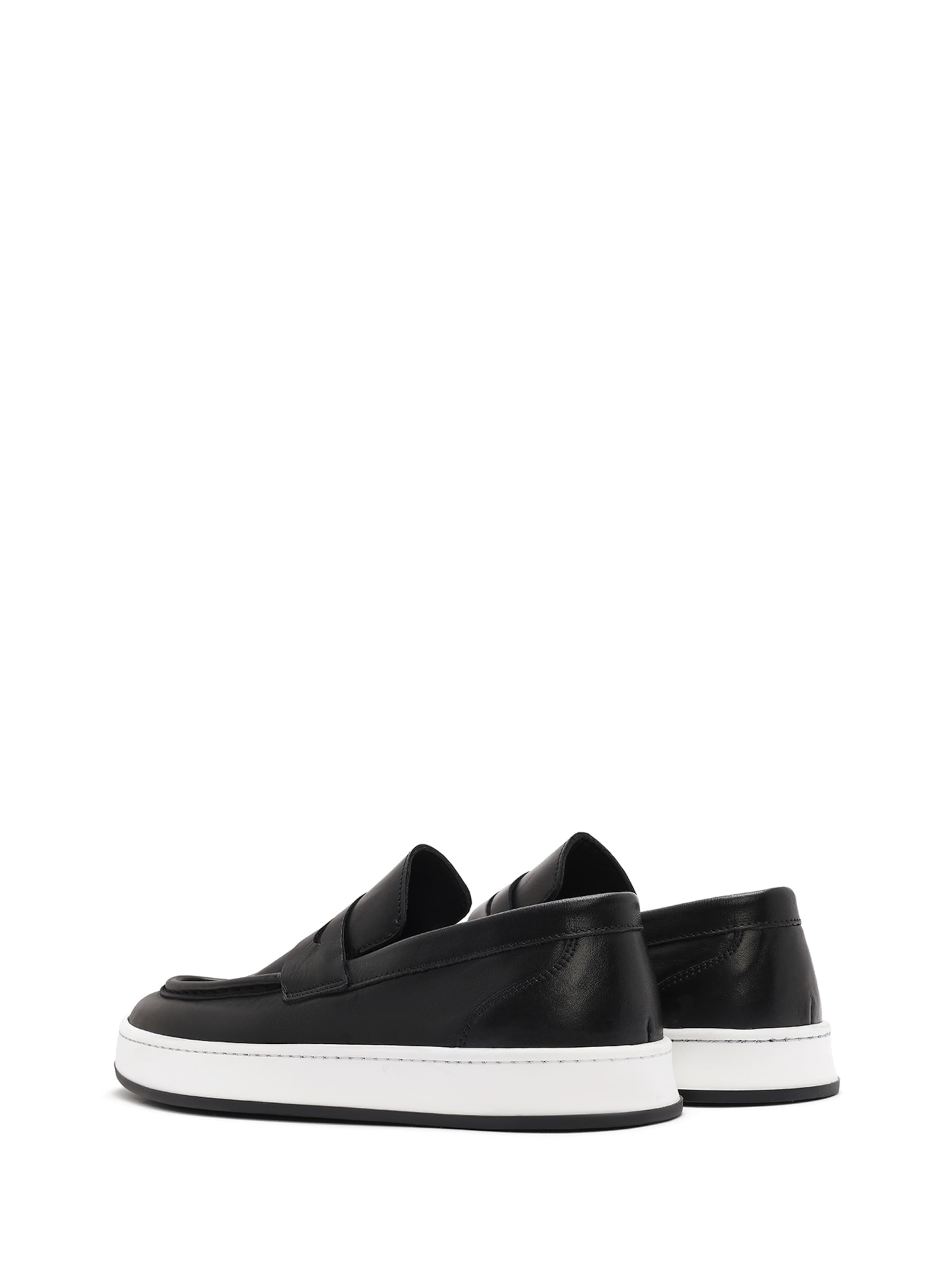 Slipper di Derimod in nero