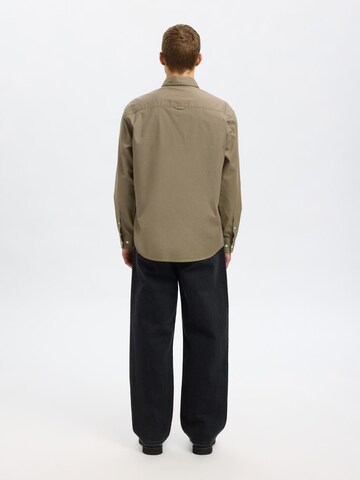 SELECTED HOMME Comfort fit Button Up Shirt in Green
