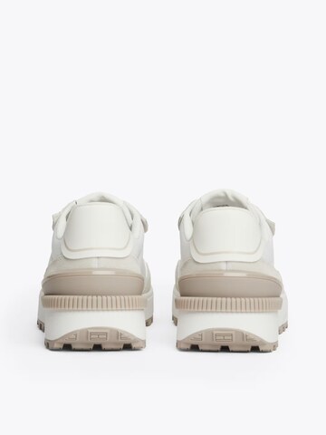 Tommy Jeans Sneaker 'TECH RUNNER ESS' in Beige