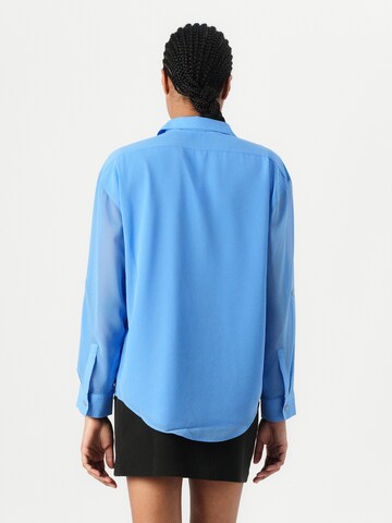 Calvin Klein Μπλούζα σε μπλε: πίσω