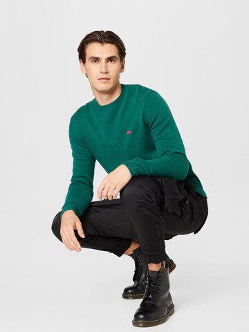 LEVI'S ® Neulepaita 'Original Housemark Sweater' värissä vihreä