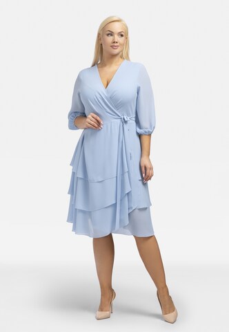 Robe de cocktail 'NARCYZA' Karko en bleu : devant