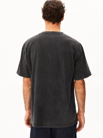 T-Shirt ARMEDANGELS en noir : devant