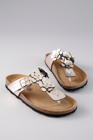 Aniston Zehentrenner in Gold