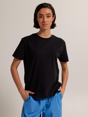 America Today Shirt in Black: front