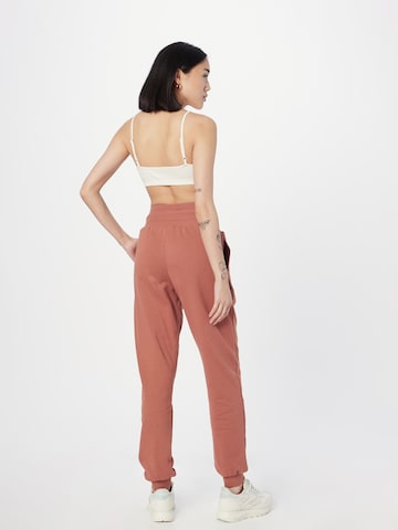 Effilé Pantalon Urban Classics en rouge