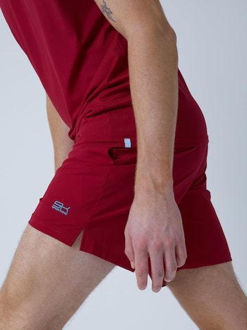 regular Pantaloni sportivi 'Shorts regular' di SPORTKIND in rosso