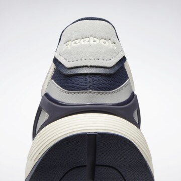 Sneaker bassa 'Legacy' di Reebok in colori misti