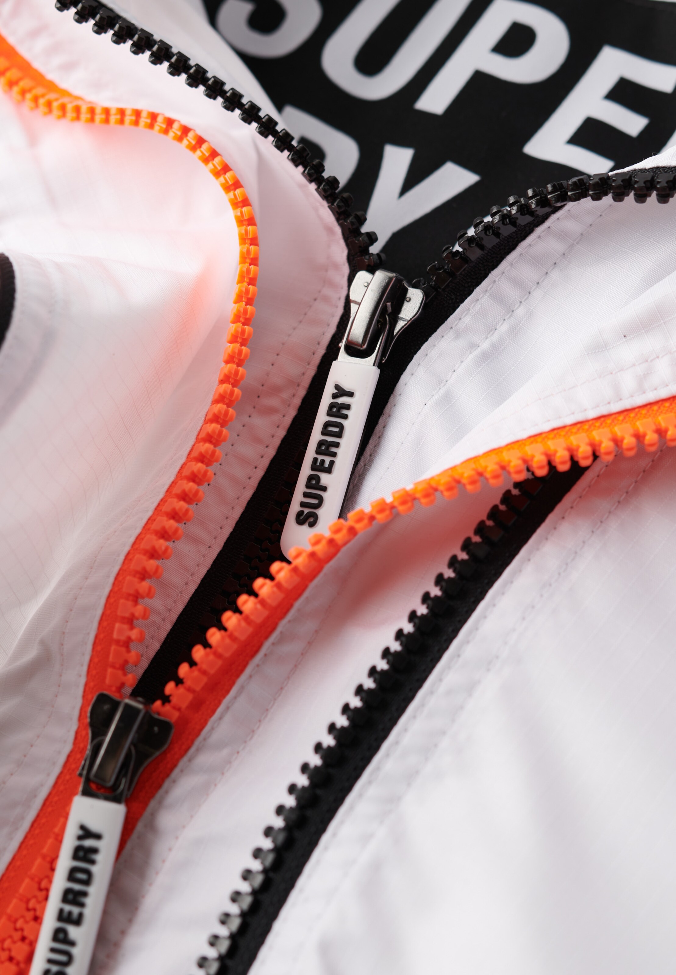 Veste mi-saison 'Mountain SD' Superdry en blanc