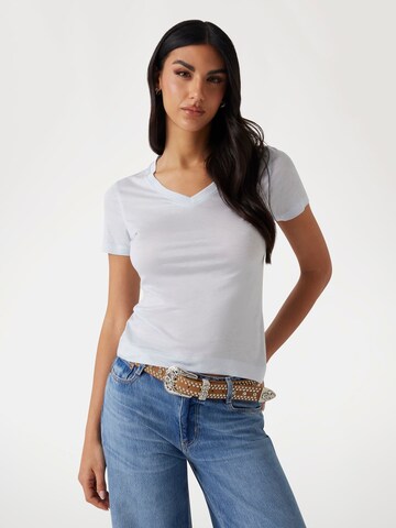 GUESS Shirt in Blue: front