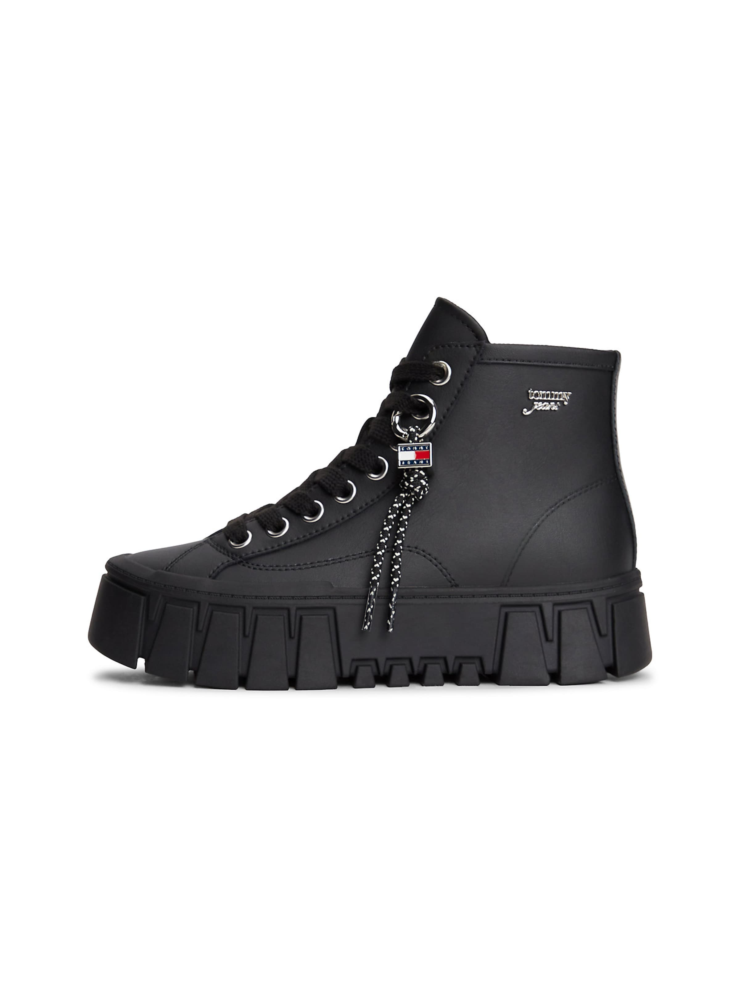 Tommy Jeans Lace-up bootie in Black: front
