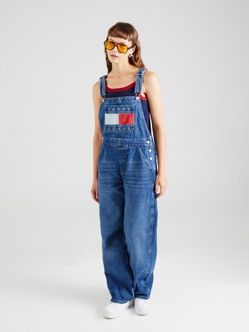 Tommy Jeans Loosefit Latzjeans in Blau: Vorderseite