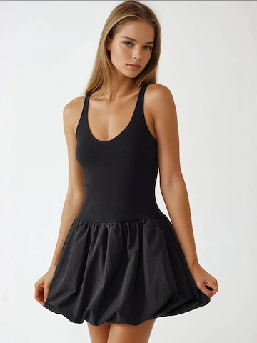 Hiccup Kleid in Schwarz: Vorderseite