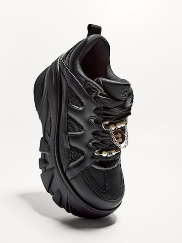 Bershka Sneaker in Schwarz