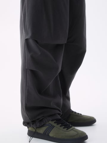 Pull&Bear Regular Trousers in Grey