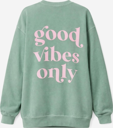 Worldclassca Sweatshirt in Green: front