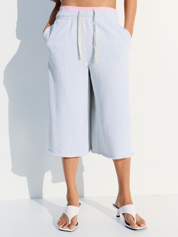 Wide leg Pantaloni de la Bershka pe gri: față