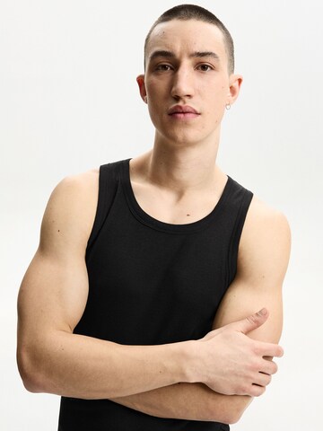 T-Shirt Bershka en noir