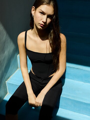 Bershka Top | črna barva