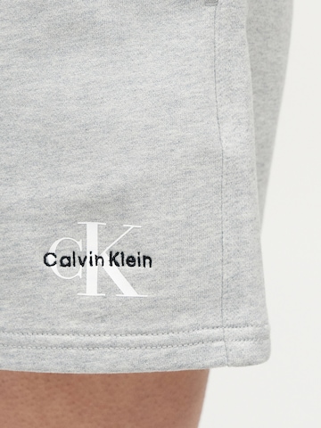 regular Pantaloni di Calvin Klein Jeans in grigio