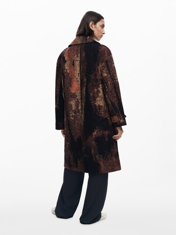 Cappotto invernale 'by Mr. Christian Lacroix' di Desigual in marrone