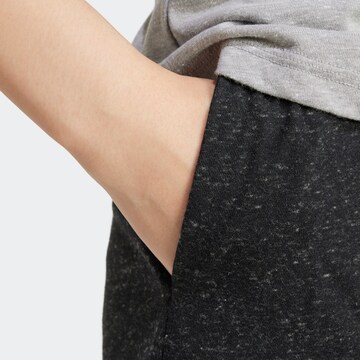 ADIDAS SPORTSWEAR Loosefit Sportshorts in Schwarz