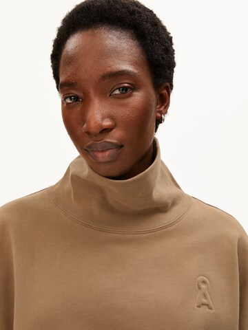 ARMEDANGELS Sweatshirt in Brown: front