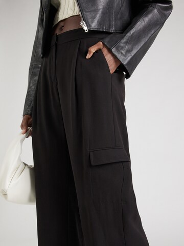 Wide leg Pantaloni con pieghe di COMMA in nero