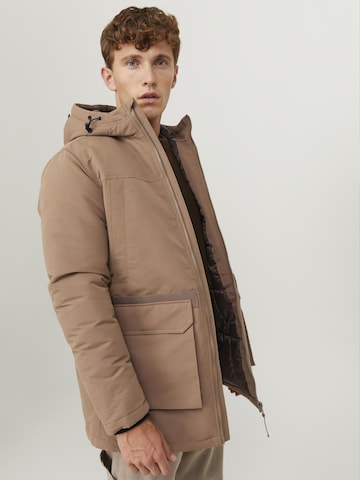 Manteau mi-saison 'Wing' JACK & JONES en marron