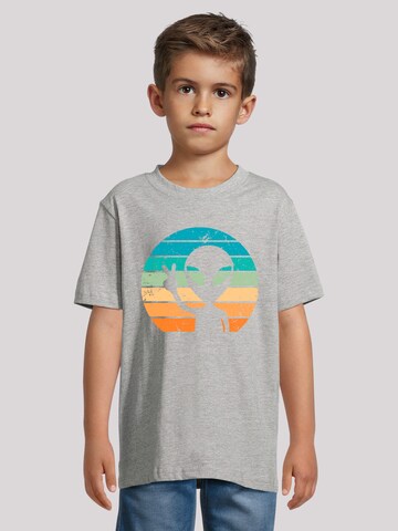 T-Shirt 'Alien Piece Sonnenuntergang' F4NT4STIC en gris : devant