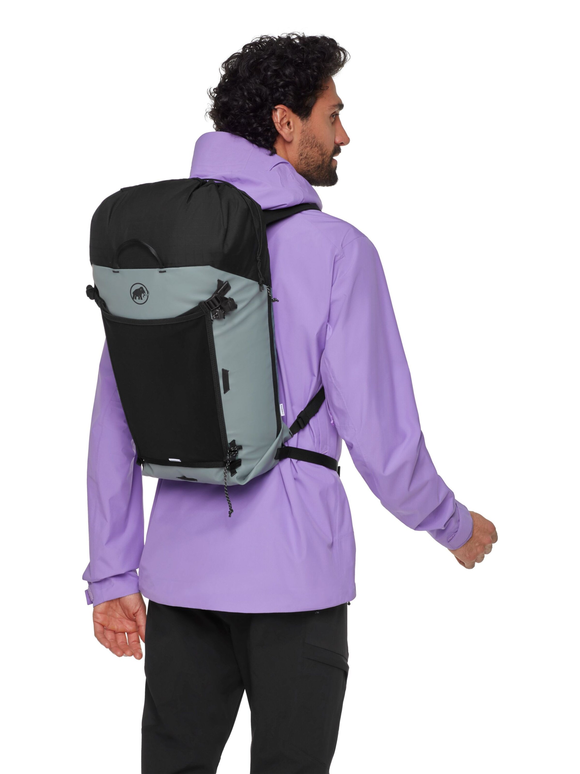 MAMMUT Sports Backpack in Green: front