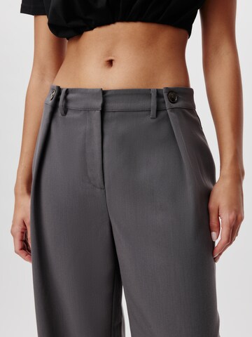 Wide Leg Pantalon à pince 'Frauke' LeGer by Lena Gercke en gris