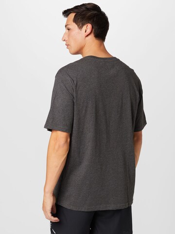 SKECHERS T-Shirt in Grau