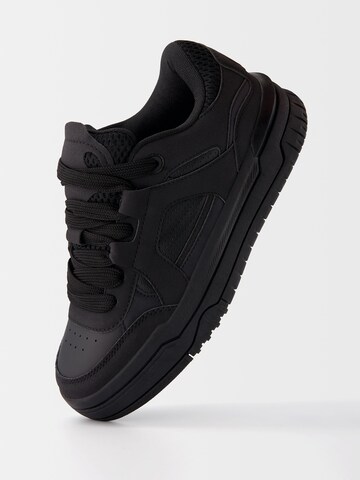Sneaker bassa di Bershka in nero