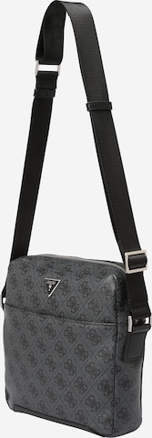 GUESS Tasche 'TORINO' in Schwarz