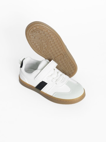 balts Cool Club Brīvā laika apavi: no priekšpuses