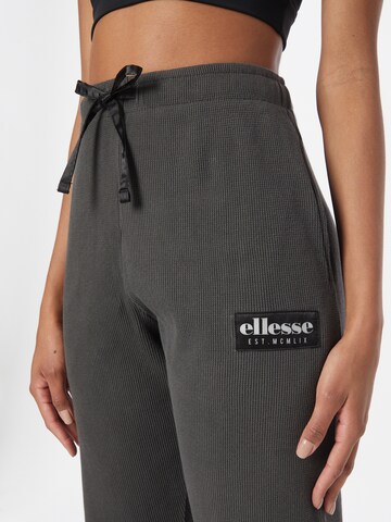 ELLESSE Tapered Housut 'Vivo' värissä harmaa