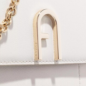 FURLA Schultertasche in Weiß