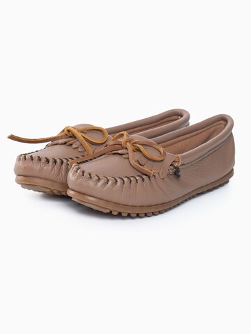 Minnetonka - Mocasines 'Deerskin Kilty' en marrón