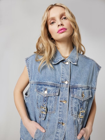 Hoermanseder x About You Vest 'Ellen' in Blue