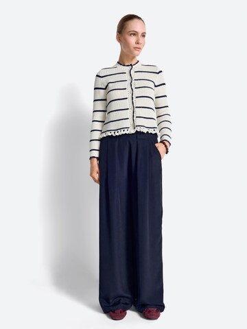 Rich & Royal Kardigan w kolorze biały