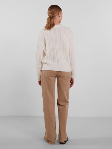 Pullover 'Cale' di PIECES in bianco